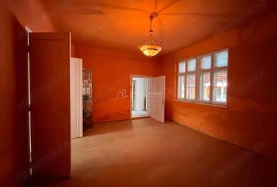 Lugoj, Casa, Teren 851 Mp., Zona Pietei, SemiCentral - 3