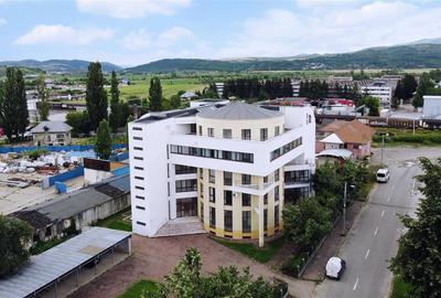 Proprietate de amploare cu poten?ial imens de vanzare in ONESTI - SPITAL PRIVAT - 1