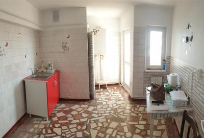 Apartament cu 3 camere decomandat în Călărași - 10