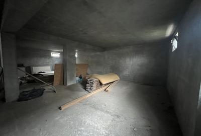 Duplex la gri 175 mp utili 58 mp demisol curte 180 mp  3 bai 3/4 dormitoare - 4