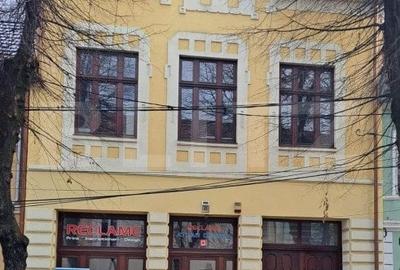 Doua cladiri in zona centrala, pretabil pentru birouri - spatii -apartamente - 2