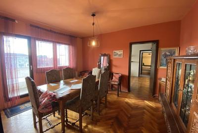 Apartament cu 3 camere semidecomandat, mobilat în Circumvalațiunii - 9