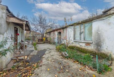 Casă cu 5 camere cu Teren 454 Mp în UTA - 1