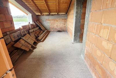 Casă cu 4 camere în Păulești - 6