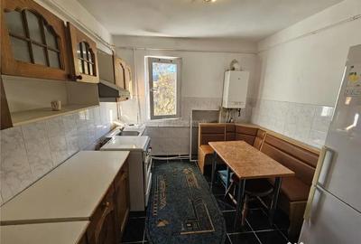 Apartament cu 2 camere semidecomandat, mobilat în Micro I - 1