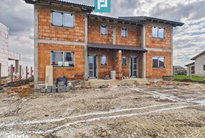 Casă cu 4 camere cu Teren 335 Mp în Dumbrăvița