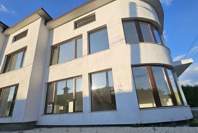 Casă cu 5 camere cu Teren 1200 Mp în Unirea
