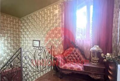 Casă cu 7 camere cu Teren 660 Mp în Lazu - 3