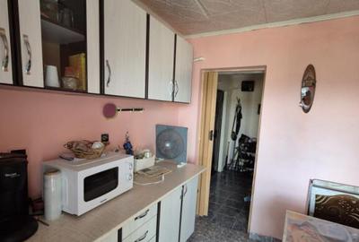 Apartament 2 camere, et. 2, in Rovinari, str. Sporturilor - 5