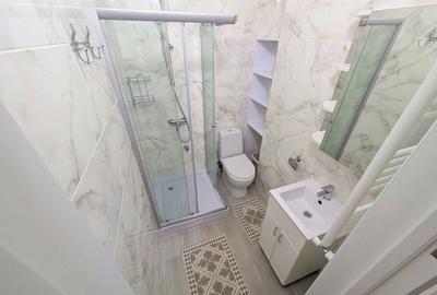 Garsonieră decomandată în Titan