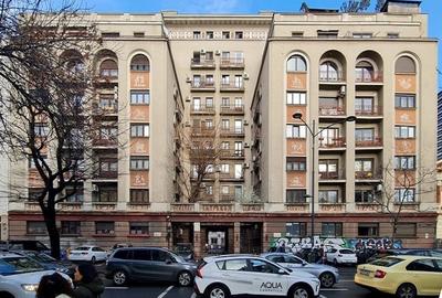 Apartament cu 4 camere semidecomandat, mobilat în P-ța Romană