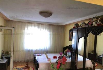 Casă cu 5 camere cu Teren 200 Mp în Central - 3