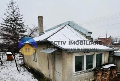 Casă individuală cu 5 camere cu Teren 2189 Mp în Central - 2