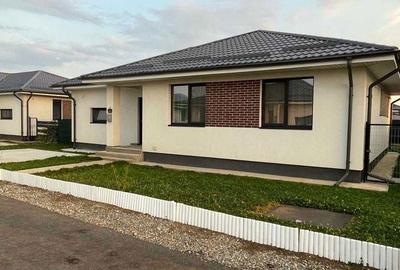 Casă cu 4 camere cu Canalizare în Balotești - 1