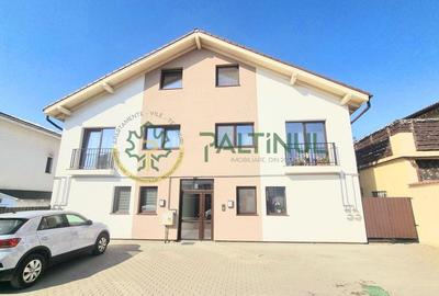 Apartament cu 4 camere decomandat în Periferie