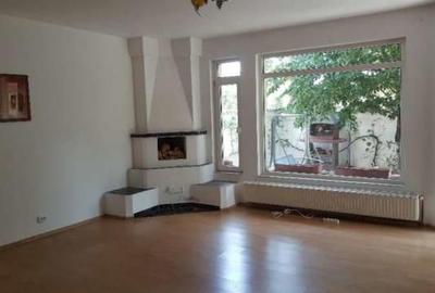 Casă cu 4 camere în Pipera