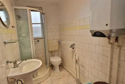 Apartament cu 2 camere semidecomandat, mobilat în Muncitoresc