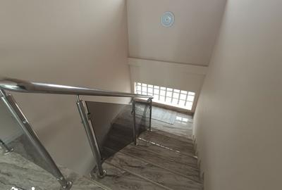 Casă cu 7 camere cu Teren 460 Mp în Central - 15