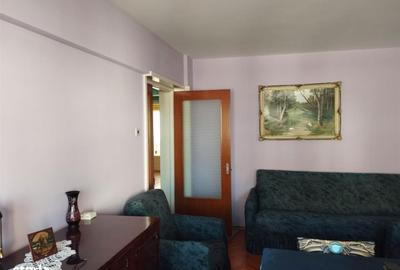 Apartament cu 3 camere decomandat în Berești - 1