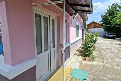 Apartament cu 4 camere decomandat în Gioseni - 1