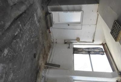 Spațiu comercial, de 49 mp, în Central - 3