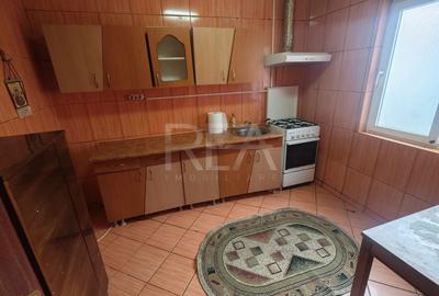 Casă cu 3 camere nedecomandat cu Canalizare în Ferentari - 1