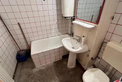 Apartament cu 3 camere decomandat în Petros - 1