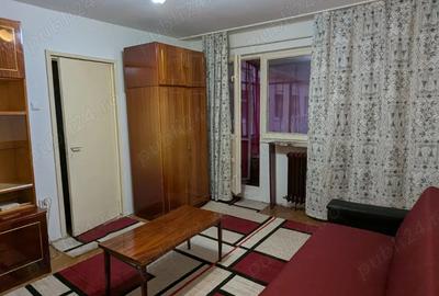Proprietar vand apartament cu 3 camere semidecomandat Proprietar vand apartament cu 3 camere semidecomandat - 1