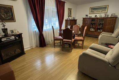 Apartament cu 4 camere decomandat, mobilat în Dacia