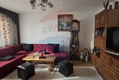 Apartament cu 3 camere decomandat, mobilat în Micro 6 - 2