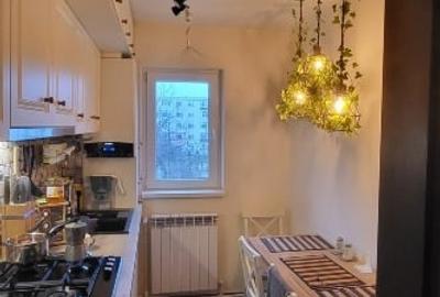 Apartament cu 3 camere semidecomandat, mobilat în Baza 3 - 4