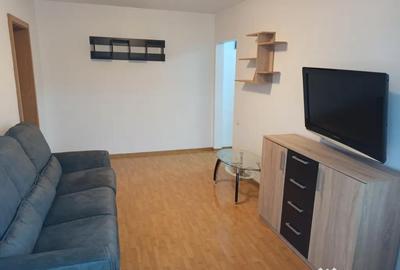 Apartament cu 3 camere semidecomandat în CET - 3