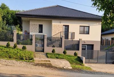 Casă cu Teren 633 Mp în Corușu - 1