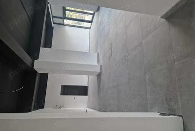 Spațiu comercial, de 87 mp, în Central - 4