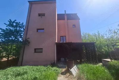 Casă cu Canalizare în Central - 1