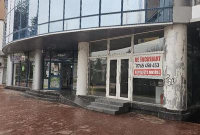 Spațiu comercial, de 130 mp, în Central - 4