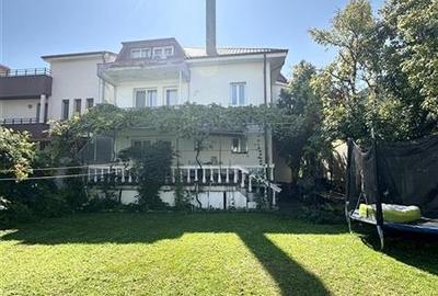 Casă individuală cu 5 camere cu Canalizare în Est