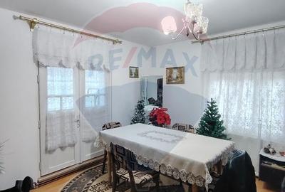 Casă cu 4 camere în Catrinari - 2