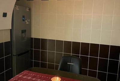 Apartament cu 3 camere decomandat, mobilat în Micro 3 - 4