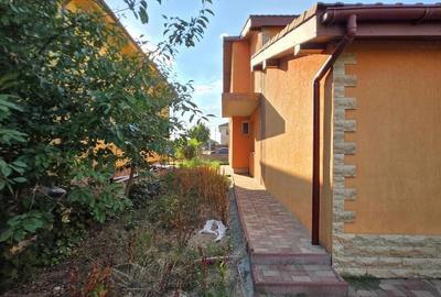 Casă cu 5 camere cu Teren 575 Mp în Dumbrăvița