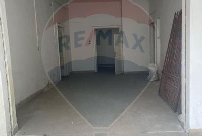 Casă individuală cu 5 camere cu Canalizare în Central - 3