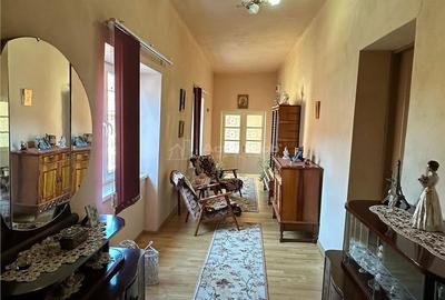 Casă cu 6 camere cu Teren 1727 Mp în Central - 16