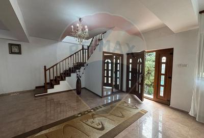 Casa / Vila cu 6 camere de vanzare - 2