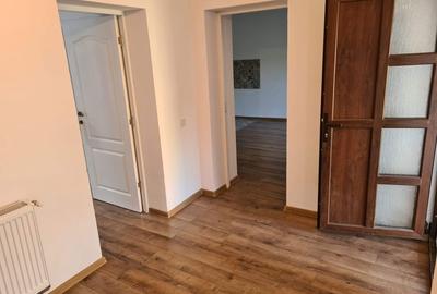 Apartament cu 3 camere decomandat în Central - 2