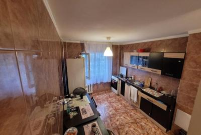 Proprietar inchiriez ap. 3cam 2bai decomandat 1980 6/10 renovat - 8