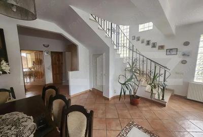 Casă cu 6 camere cu Teren 241 Mp în Central - 20