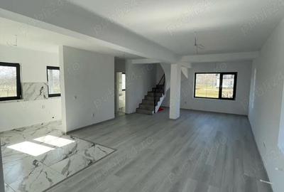 Casă cu Teren 440 Mp în Brebu - 3