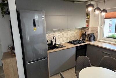 Apartament cu 2 camere decomandat în Tractorul - 8