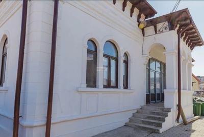 De vanzare casa deosebita in stil Brancovenesc in zona centrala a orasului - 1