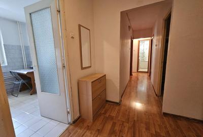 Apartament cu 3 camere decomandat, mobilat în Trafic Greu - 3